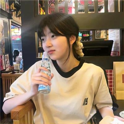 那女孩是谁